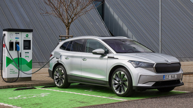 Trik s elektromobily jen loni připravil Němce o víc jak 9 miliard Kč, nechtěně na něm participuje i Škoda