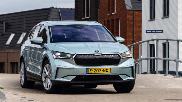 Nizozemsko odpískalo své plány na rozmach elektromobilů. Jsou moc drahé, dochází pro ně elektřina
