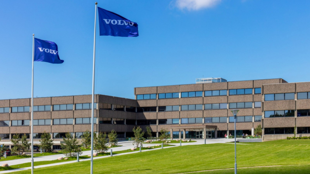 Akcie Volva se propadly na nejnižší úroveň v dějinách, uklidňování čínského majitele nezabralo