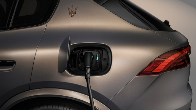 Odvážné elektrické plány Maserati se hroutí. Dva modely byly odloženy, vývoj třetího zastaven, dodáno nebylo jediné auto