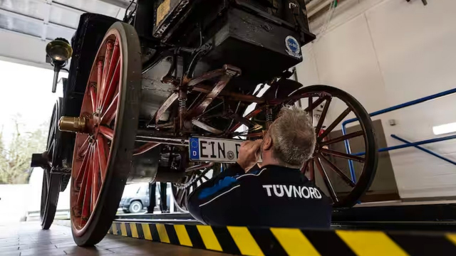 Nejstarší registrované auto v Německu opět prošlo technickou, zvládá to už skoro 130 let