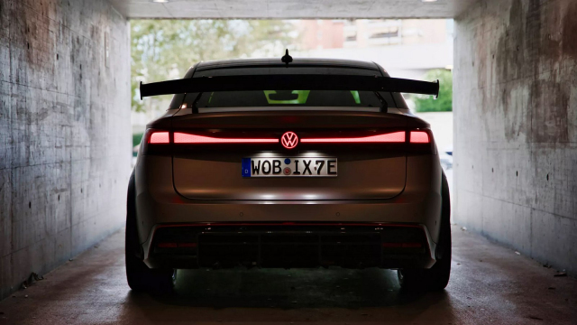 VW chce konkurovat 1000koňové Tesle autem s polovičním výkonem, které vypadá jako vepř potřený rtěnkou