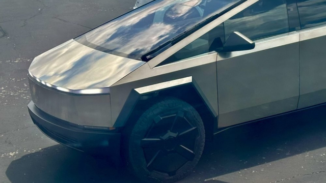 Musk chce podle úniku pro Cybertruck díly s přesností na 10 mikronů, ukazuje tím, že o výrobě aut neví nic