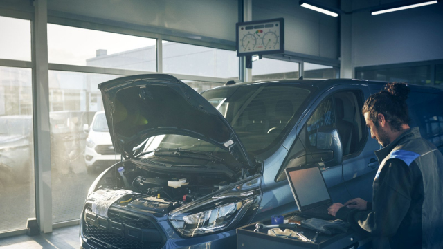 Žena odvezla auto k dealerovi kvůli záruční opravě. Než si pro něj mohla zajet, prodal ho někomu jinému