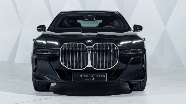 Pancéřovaná novinka BMW předem selhává v tom nejdůležitějším, elektrický pohon se pro ni vůbec nehodí
