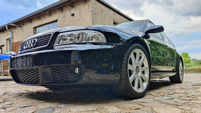 Jedna z matek ostrých německých kombíků je k mání skoro nejetá po 1. majiteli, tohle Audi je hotový stroj času