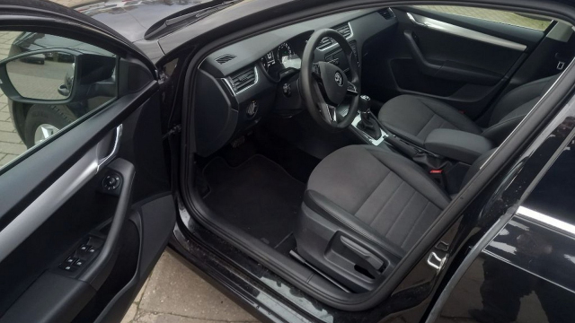 Prakticky nejetá Škoda Octavia s top motorem, 4x4, výbavou a po 1. majiteli může být vaše za cenu obyčejné Fabie