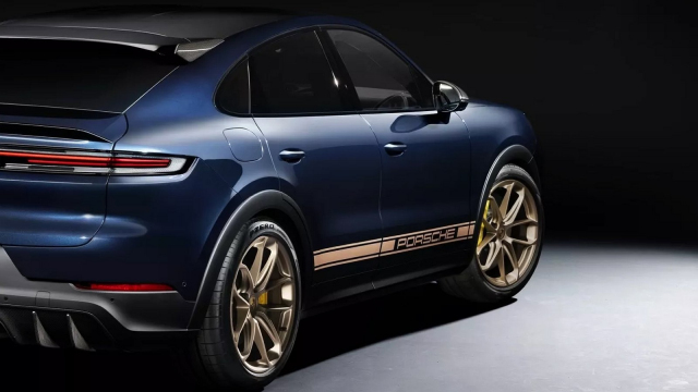 Porsche dalo svému bestselleru větší a výkonnější spalovací motory, s jeho oddaností elektřině to nebude tak žhavé