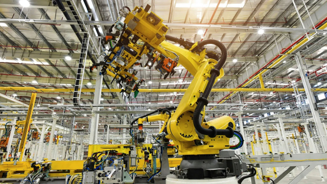 Další drahý sen automobilek se hroutí, Hyundai propustilo 80 procent lidí z fabriky, do které nalilo 35 miliard