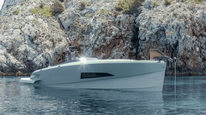Nový supersport mezi jachtami ohromuje rychlostí, konstrukcí i luxusem, žene ho 860 koní