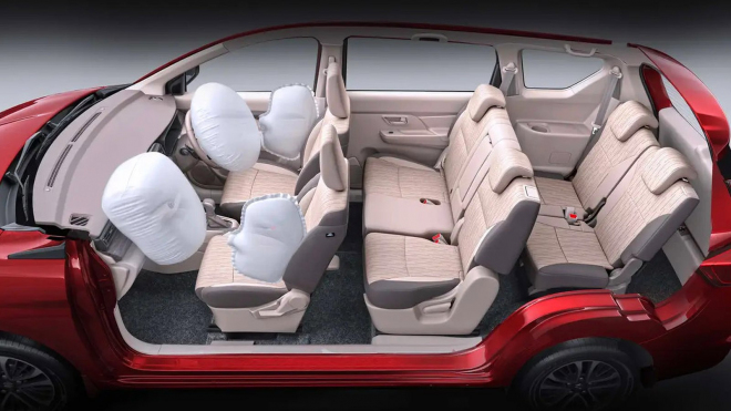 Japonci začali prodávat inovované rodinné auto pro 7, za 246 tisíc Kč nabízí pozoruhodně mnoho