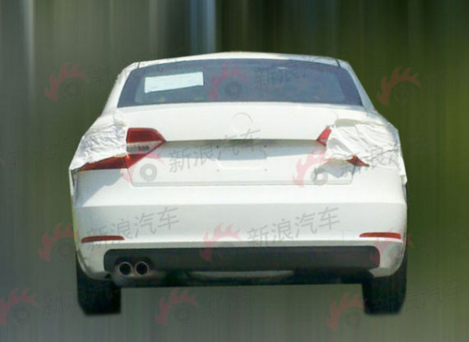 Škoda Superb 2013: facelift přistižen v Číně, záď se výrazně změní