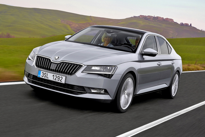 Škoda Superb 2015 na nových fotkách a videích, první test již brzy