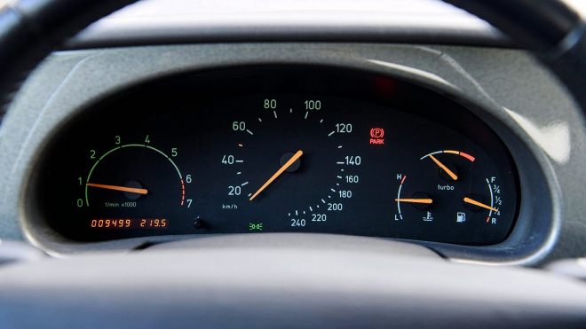 Pomalu zapomenutý turbo elegán dnes už mrtvé značky na Autobahnu ukázal, co dovede