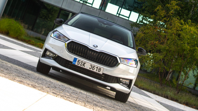 Nová Škoda Fabia nezvládla losí test ani minimální požadovanou rychlostí, měřítka jsou ale dnes jinde