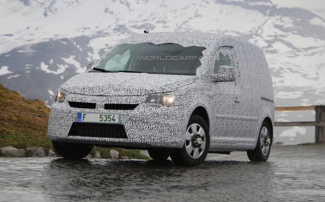 Nová Škoda Roomster poprvé nafocena při testech, bude to český VW Caddy
