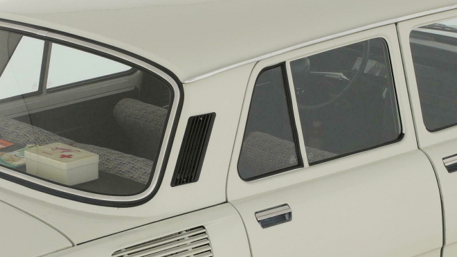 Dealer Škody nabízí dodnes zánovní 110 L z roku 1973. Je krásná, je jako stroj času