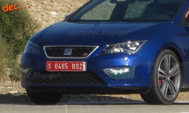 Seat Leon Cupra 2017: facelift nachytán při testech, v převleku za FR