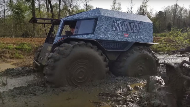 Prý nezastavitelný ruský off-road něco konečně zastavilo. Příznačně v USA