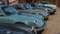 7 staro-nových Porsche 911 od Singeru vedle sebe je dokonalá pastva pro oči