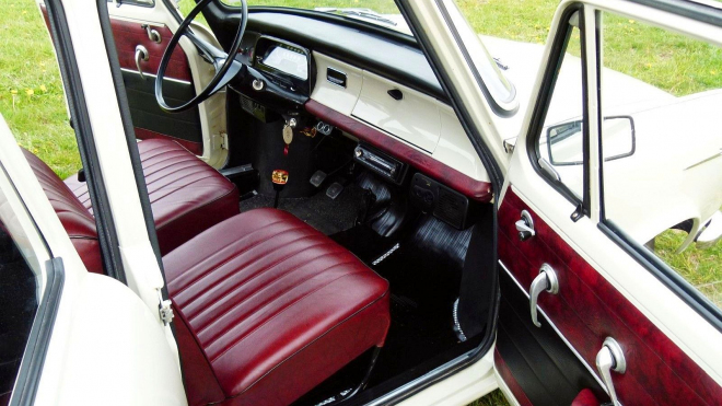 K mání je krásná Škoda MB v dokonalém stavu, je to lístek na vlak do roku 1967