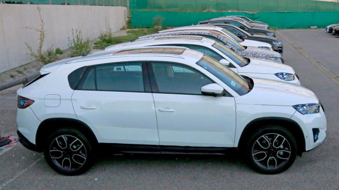 Smečku nových vrcholných SUV Škody nafotili při testech. Na Mazdy si hrála marně