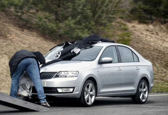 Škoda Rapid přistižena bez maskování, fotky jsou ale přímo Škody