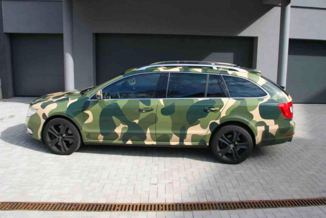 Škoda Superb 3,6 V6 Turbo s 450 k je už zdálky ministr války