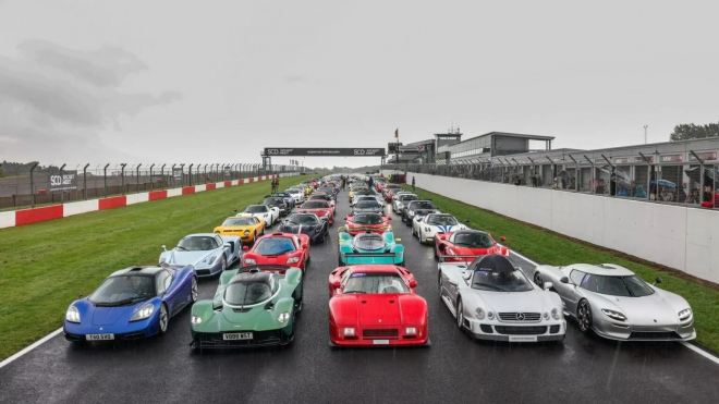 Na „tajném” setkání majitelů supearaut se sešly vozy za desítky miliard, nechyběla ani raritní česká Praga