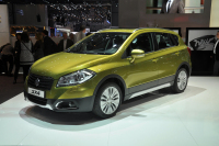 Suzuki SX4 2013 oficiálně: nové SX4 je větší, spotřebu ale slibuje rekordně nízkou