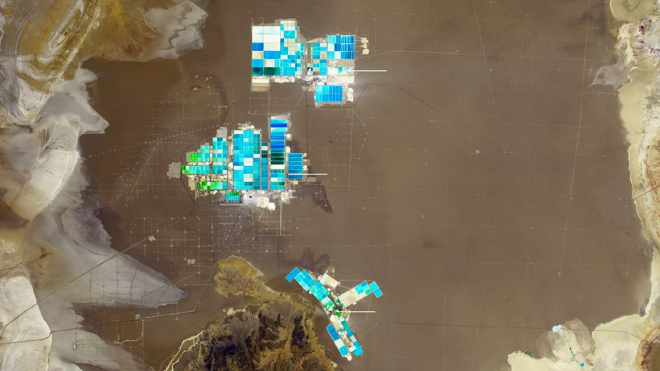 Elektrická budoucnost aut dostává trhliny, největší naleziště klíčového kovu je pod palbou soudu