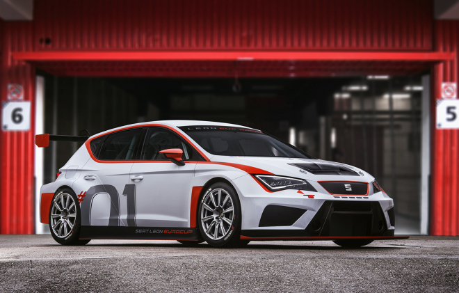 Seat Leon Cup Racer: 330 koní na přední nápravě žene vpřed jen 1 165 kg