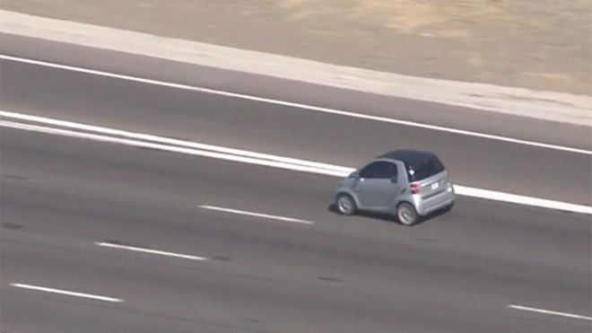 Američan zkusil policii ujet v prťavém a slabém Smartu, kupodivu uspěl