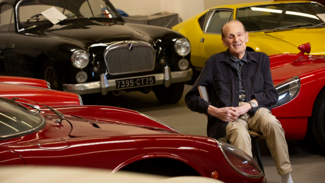 Škola dostala neobvyklý dar, sběratel aut jí odkázal svou kolekci za 230 milionů