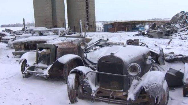 I takto může skončit sbírka aut za 57 milionů. Nepojištěná lehla popelem