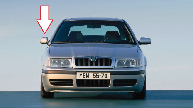 Proč měly Škody a další auta v 90. letech jedno zrcátko menší? O peníze prý nešlo