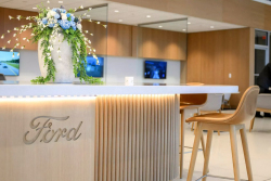 Ford začal předělávat svá dealerství spíš na jídelny Ikey, asi tak chce dát zapomenout na mizérii svých aut