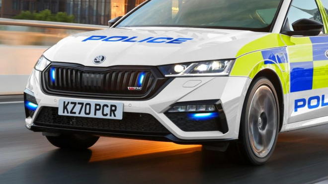Škoda ukázala nové policejní speciály, až s nimi mohou Britové přestat kázat vodu