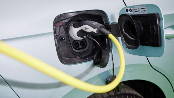 Nucený rozmach elektroaut přinese další krizi, varuje výrobce elektrických pohonů