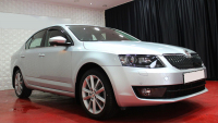 Une Skoda Octavia presque intacte avec le meilleur moteur et les meilleurs équipements après le premier propriétaire peut être achetée moins cher qu'une Fabia de base.