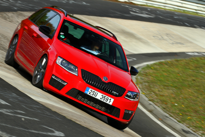 Nürburgring opravdu chtějí automobilky, dostanou jej i s horskou dráhou