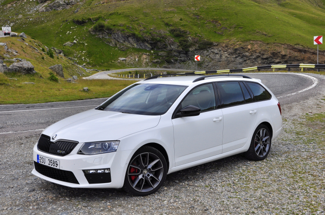 Vyzkoušeli jsme novou Octavii RS, takto šplhá po „Top Gear Road”