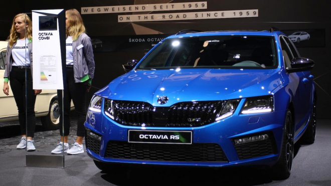 Škoda našla způsob, jak stárnoucí Octavii dostat ve Frankfurtu do centra pozornosti