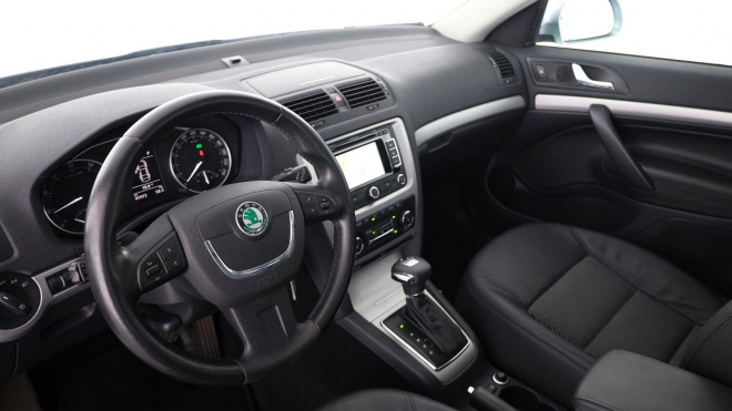 Pořádně nejetá Škoda Octavia s nejlepším motorem i výbavou může být vaše o 160 tisíc levněji než základní nová Fabie