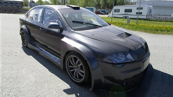 Chcete vážně rychlou a levnou Octavii? Tato má 425 koní a není to tuzing