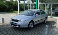 K mání je nová Škoda Octavia II, za 7 let ještě nevyjela