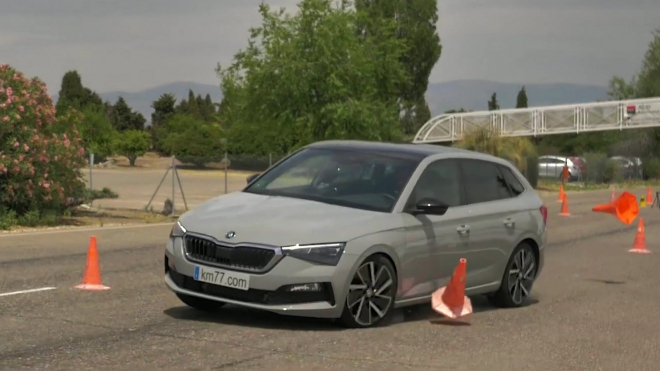 Podívejte se, co předvedla Škoda Scala ve své nejlepší verzi v losím testu