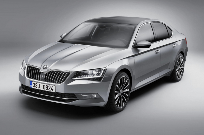 Škoda Superb 2015: tohle je ona, unikly první fotky celého auta