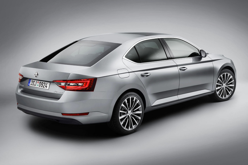 Skoda_Superb_III_2015_nova_unik_komplet_06_800_600.jpg