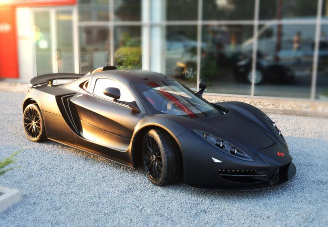 Sin R1 se ukázal v produkční verzi, tohle chce chce dávat stovku za 2,5 s